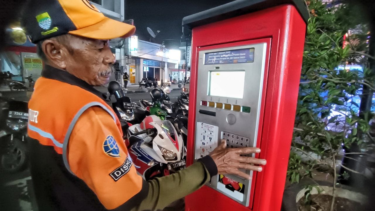 Mulai Sekarang Wajib Bayar Parkir Di Mesin Parkir, Begini Caranya ...