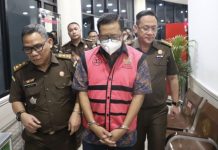 Bambang Rianto dibawa ke rutan usai ditetapkan menjadi tersangka kasus korupsi