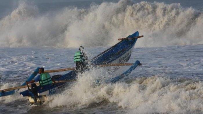 BMKG memprediksi adanya ancaman gelombang tinggi di pantai selatan Jawa Barat