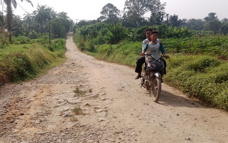 Jalan Rusak di Serdang Bedagai