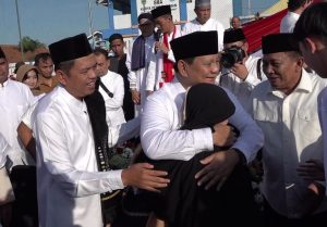 Prabowo dan Dedi Mulyadi melaksanakan sholat Id di Kabupaten Bandung Barat