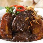 Semur daging sapi menjadi salah satu masakan khas saat Idul Adha