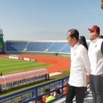 Presiden Jokowi meninjau Stadion Si Jalak Harupat di Bandung