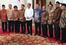 Presiden Jokowi bersama para pimpinan MPR RI