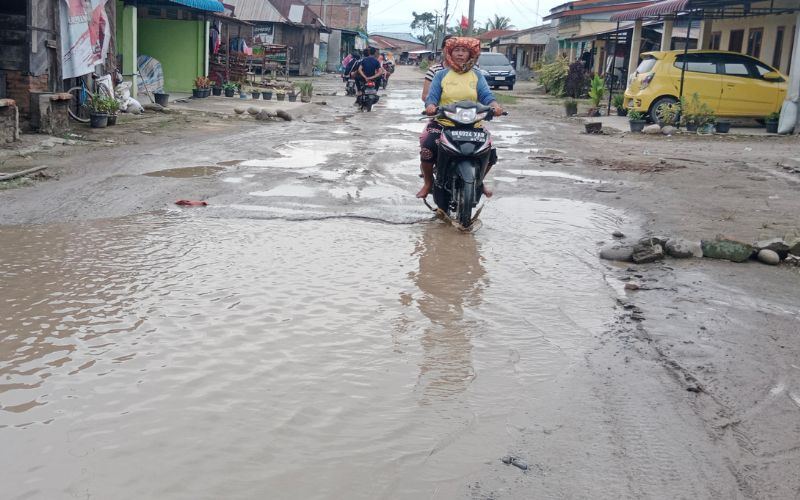 Jalan Rusak di Serdang Bedagai