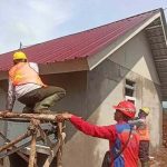 Para pekerja pembangunan rumah tahan gempa di Cianjur (1)