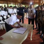 Ribuan anggota KPPS untuk Pemilu 2024 di Purwakarta resmi dilantik (1)