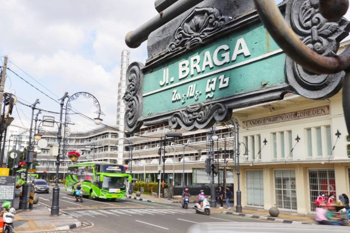 Jalan Braga Bebas Kendaraan, Kini Warga Dapat Nikmati Udara Segar