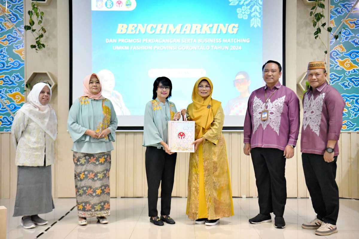 Foto bersama Dekranasda Jabar dan Gorontalo di Gedung Dekranasda Jabar