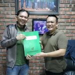 Ketua Desk Pilkada PKB Purwakarta, Alaikassalam, menyerahkan surat rekomendasi dari PKB kepada Calon Bupati Purwakarta Yadi Rusmayadi untuk maju dalam Pilkada Purwakarta 2024