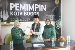 PKB Kota Bogor menyerahkan rekomendasi ke dr. Raendi Rayendra