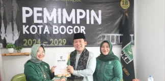 PKB Kota Bogor menyerahkan rekomendasi ke dr. Raendi Rayendra