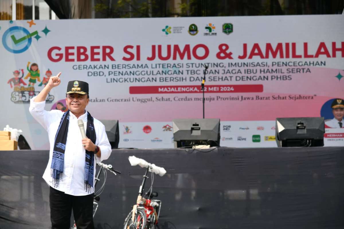 Sekda Jabar Herman Suryatman saat peluncuran Geber Si Jumo dan Jamillah di SMK Negeri 1 Majalengka (Foto: Pemprov Jabar)