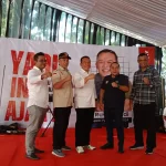 Bakal Calon Bupati Purwakarta, Yadi Rusmayadi (tengah) bersama para pimpinan partai politik di Purwakarta (Foto: Istimewa)