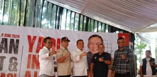 Bakal Calon Bupati Purwakarta, Yadi Rusmayadi (tengah) bersama para pimpinan partai politik di Purwakarta (Foto: Istimewa)
