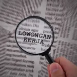 Ilustrasi mencari informasi lowongan kerja di Purwakarta