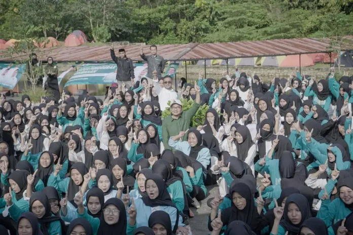 Foto bersama para generasi muda di Purwakarta pada kegiatan Diklat yang diselenggarakan DPC PKB Purwakarta