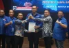 AHY menyerahkan langsung surat rekomendasi dari Partai Demokrat kepada pasangan Om Zein dan Abang Ijo untuk maju di Pilkada Purwakarta 2024