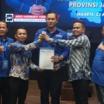 AHY menyerahkan langsung surat rekomendasi dari Partai Demokrat kepada pasangan Om Zein dan Abang Ijo untuk maju di Pilkada Purwakarta 2024