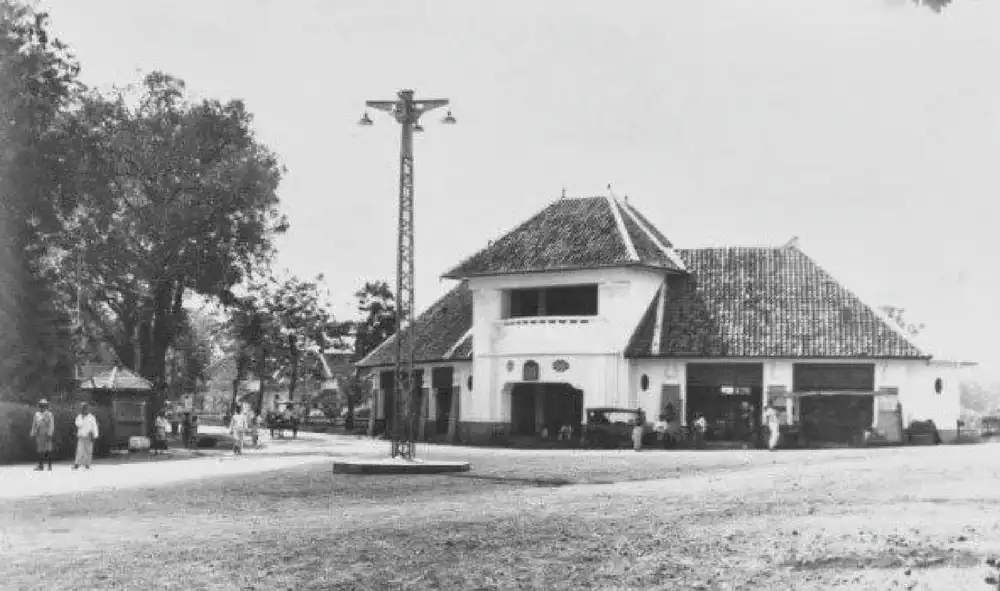 Gedung Kembar, bangunan dekat Stasiun Kereta Api Purwakarta