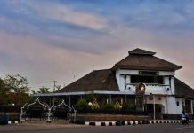 Gedung Kembar yang berada di pusat kota Purwakarta