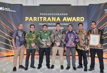 Penyerahan anugerah Paritrana Award kepada dua perusahaan