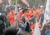 Koordinator Aliansi BEM Purwakarta, Shela Amelia saat berorasi dalam aksi demo bersama Gerakan Purwakarta Mengawal (Foto: PICPROJECT)