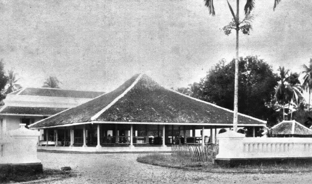 Pendopo Purwakarta Tahun 1910 (Foto Pinterest @pbintoro bintoro hoepoedio)