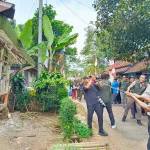 Perubuhan rumah Mang Ayi, warga Purwakarta yang sudah tidak layak huni untuk dibangun kembali agar lebih layak huni dalam program bedah rumah Jabar Bergerak