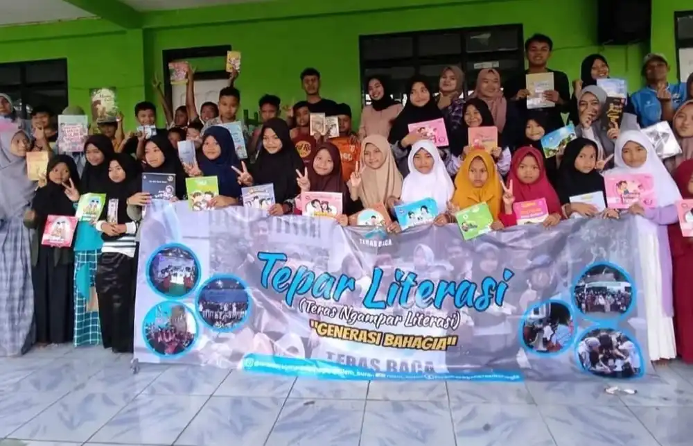 Program Tepar Literasi (Teras Ngampar Literasi), upaya Teras Baca dalam mempromosikan budaya literasi (Foto Dok. Teras Baca)