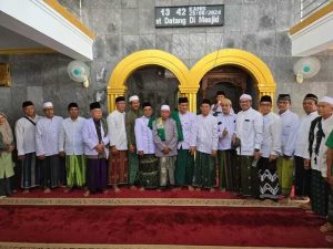 Ulama dan Habib di Purwakarta menghadiri acara untuk mendukung H. Zaenal Arifin dan H. Sona Maulida Roemardhie. (foto: istimewa)