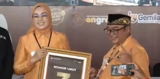 Pasangan calon bupati dan wakil bupati Purwakarta nomor urut 3, Anne Ratna Mustika (Ambu Anne) dan Budi Hermawan (RBH), yang akan mengikuti kontestasi Pilkada Purwakarta 2024 (Foto: Tangkapan layar akun YouTube KPU Purwakarta)