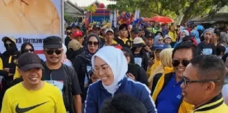 Calon bupati Purwakarta, Anne Ratna Mustika bersama ribuan warga dalam acara Jalan Cantik di Situ Cikumpay Purwakarta (Foto: Ist)