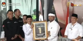 Pasangan Om Zein-Abang Ijo mendapat nomor urut 1 dalam Pilkada Purwakarta 2024 (Foto: Tangkapan layar akun YouTube KPU Kabupaten Purwakarta)