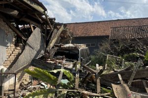 Kerusakan akibat gempa yang mengguncang wilayah Bandung dan sekitarnya