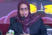 Ketua KPU Jabar, Ummi Wahyudi, saat memimpin rapat pleno pengundian dan penetapan nomor urut pasangan calon gubernur dan wakil gubernur Jawa Barat tahun 2024 (Foto: Tangkapan layar akun YouTube KPU Provinsi Jawa Barat)