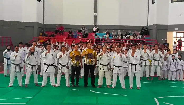 Ratusan karateka dari Inkanas Kabupaten Purwakarta ikuti kegiatan uji kenaikan tingkat. (Foto: Gin/Jabarnews)