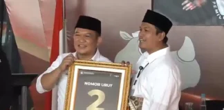 Pasangan calon bupati dan wakil bupati Purwakarta nomor urut 2, Yadi Rusmayadi – Pipin Sopian, yang akan kontestasi dalam Pilkada Purwakarta 2024 (Foto: Tangkapan layar akun YouTube KPU Kabupaten Purwakarta)