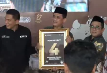 Pasangan calon bupati dan wakil bupati Purwakarta, Zainal Arifin dan Sona Maulida Roemardie (Zainal-Sona) yang mendapatkan nomor urut 4 dalam Pilkada Purwakarta 2024. (Foto: Tangkapan layar YouTube KPU Kabupaten Purwakarta)