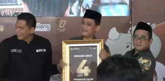 Pasangan calon bupati dan wakil bupati Purwakarta, Zainal Arifin dan Sona Maulida Roemardie (Zainal-Sona) yang mendapatkan nomor urut 4 dalam Pilkada Purwakarta 2024. (Foto: Tangkapan layar YouTube KPU Kabupaten Purwakarta)