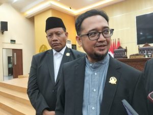 Ketua DPRD Kabupaten Bekasi, Ade Sukron (1)