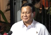 Presiden terpilih Prabowo Subianto usai menerima para calon menteri di kediamannya (Foto: Net)