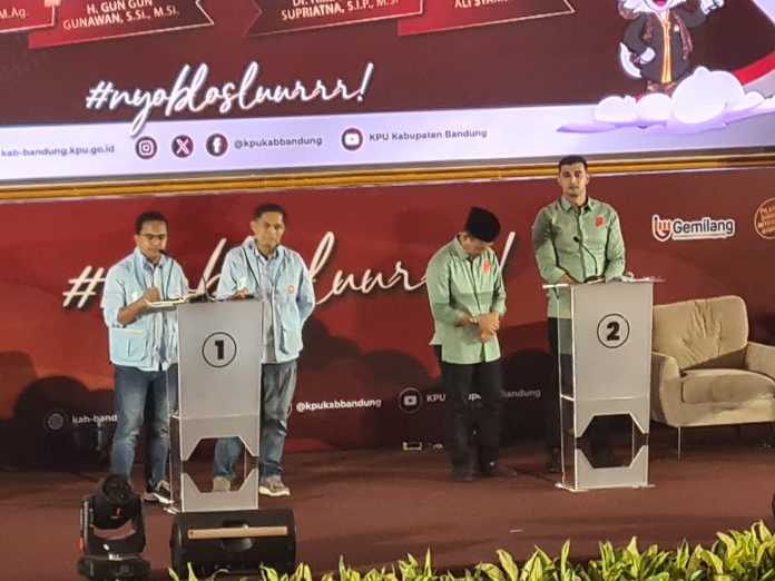 Debat Publik Cabup Bandung: Teknologi KTP Solusi Andalan Sahrul Gunawan, Dadang Supriatna Lanjutkan Program