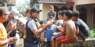 Paslon Sahrul-Gun Gun Pilih Kunjungi Warga Terdampak Banjir, Ketimbang Gelar Kampanye Akbar