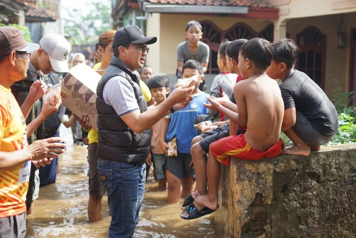 Paslon Sahrul-Gun Gun Pilih Kunjungi Warga Terdampak Banjir, Ketimbang Gelar Kampanye Akbar