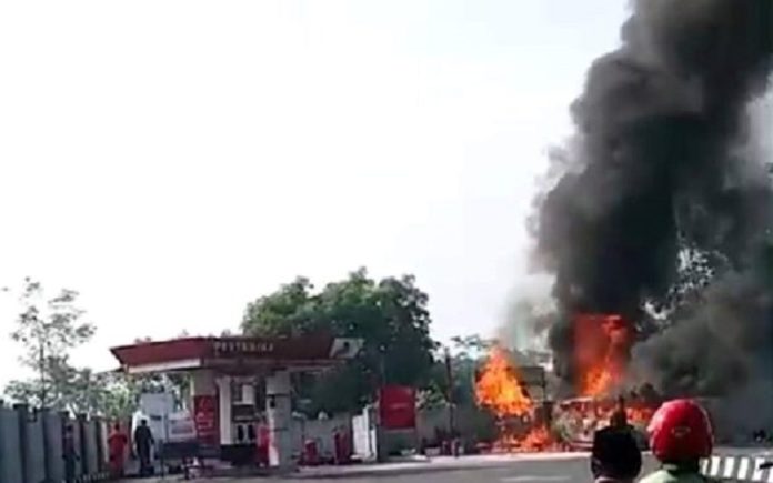 Mobil Terbakar