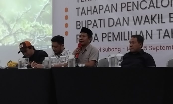 Ketua Bawaslu Kabupanten Subang, Ahmad Mansur bersama anggota Bawaslu lainnya.