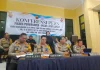 Kabid Humas Polda Jabar, Kombes Pol. Jules Abraham Abast didampingi Dirlantas Polda Jabar, Kombes. Pol. Ruminio Ardano, Wadirlantas Polda Jabar, AKBP Edwin Affandi dan Kapolres Purwakarta, AKBP Lilik Ardiansyah saat menggelar konferensi pers kasus kecelakaan tabrakan beruntun di Tol Cipularang Km 92. (Foto: Gin/Jabarnews)