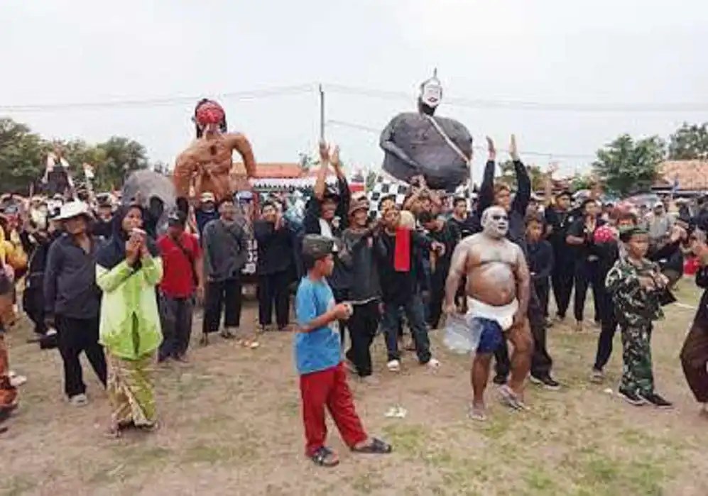 Perayaan Hajat Bumi di Desa Pasirawi Kecamatan Rawamerta Kabupaten Karawang (Foto: Beritapembaruan.id)