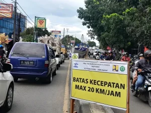 Kemacetan di sekitar proyek pembangunan flyover Nurtanio Kota Bandung. (foto: istimewa)